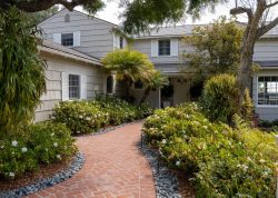 15 - Modern Home in Newport Beach for Small Wine Cellars Project Modern Home in Newport Beach for Small Wine Cellars Project